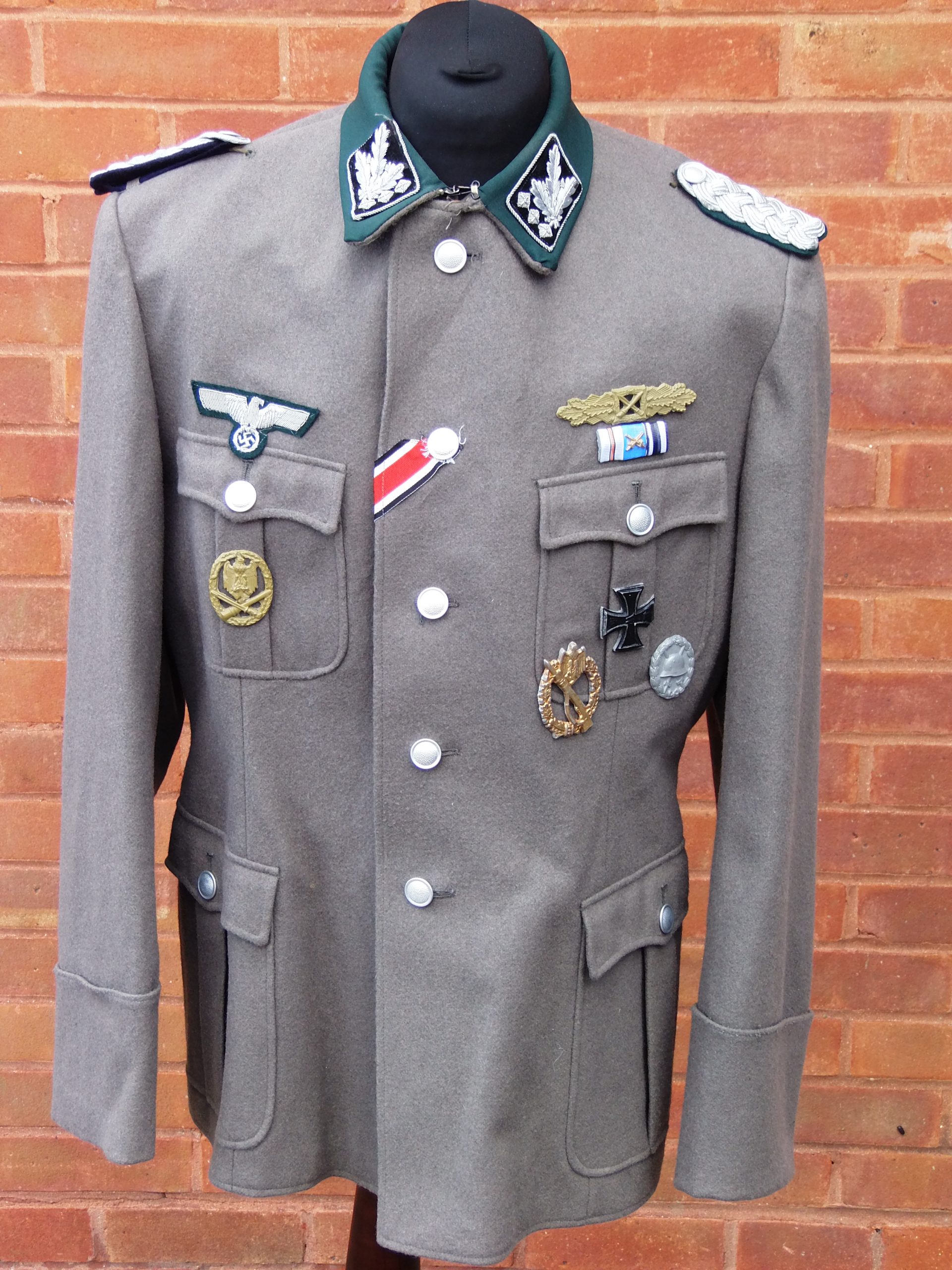Colonel's uniform